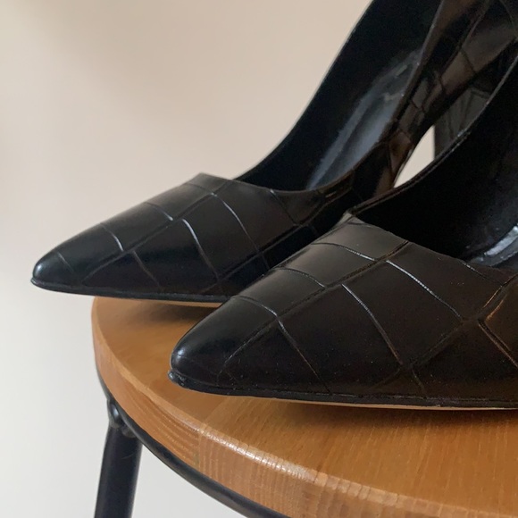 B Brian Atwood croc embossed leather pumps - Picture 6 of 6